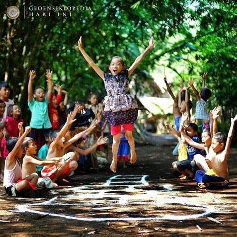 Engklek Permainan Tradisional Yang Sangat Bermanfaat Untuk Tumbuh