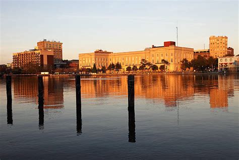 90 Wilmington North Carolina Skyline Stock Photos Pictures And Royalty