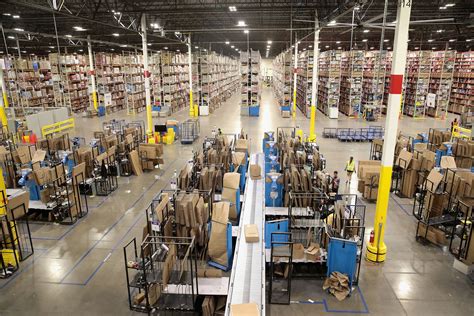 New York Amazon Warehouse Employees Push To Unionize Techcrunch