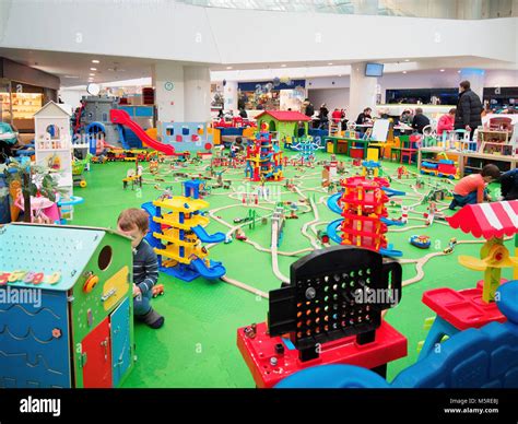 Kinder Spielen Im Spiel Zone In Der Shopping Mall Play Zone In Der