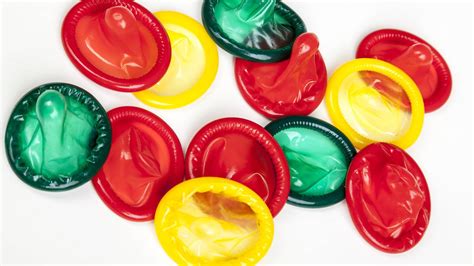 Know Everything About Condom Allergy From An Expert एक्सपर्ट से जानिए कंडोम एलर्जी के बारे में