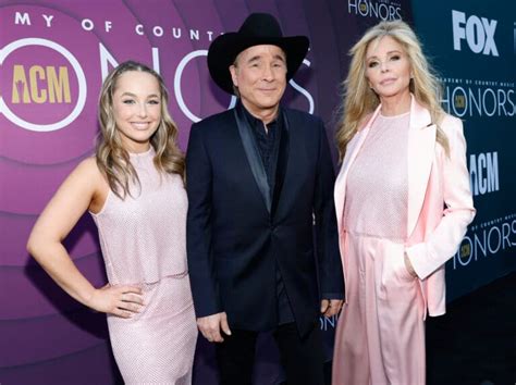 clint black wife lisa hartman black and daughter lily pearl black are all smiles arriving to 2023
