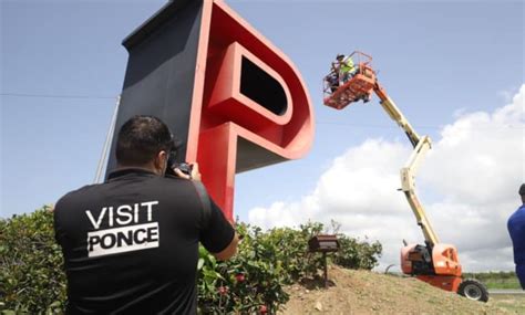 Continúa La Restauración De Las Letras De Ponce