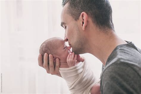 Father Kissing His Newborn Son Del Colaborador De Stocksy Lea Csontos Stocksy