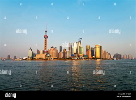 Shanghai Skyline Puxi Fotos Und Bildmaterial In Hoher Auflösung Alamy