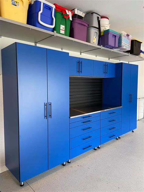 Find best garage cabinets for garage storage and organization. Orlando Garage Cabinet Ideas | Neat Garage Storage Systems