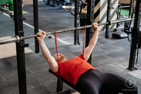 Bench Press With Resistance Bands Is It Better Torokhtiy Weightlifting