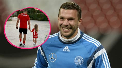 Mit seiner frau monika hat podolski einen sohn und eine tochter. Total süß! Lukas Podolski teilt ein Foto mit seiner Tochter | Promiflash.de