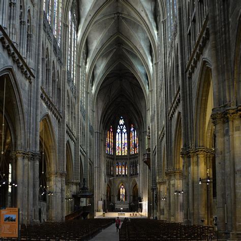 Nave of Metz Cathedral - aroundcard