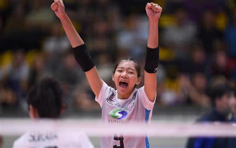 2542) เป็นนักกีฬาวอลเลย์บอลหญิงทีมชาติไทย ผู้ทำหน้าที่ในตำแหน่งตัวตบหัวเสา ปัจจุบันสังกัด สโมสรนครราชสีมา. ยินดีกับน้องบุ๋มบิ๋ม ชัชชุอร กับตำแหน่ง หัวเสายอดเยี่ยม ...