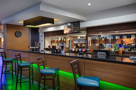 M4, m25 and m40, providing easy access from all the holiday inn express london heathrow is just two miles form heathrow airport and the official shuttle service operates regularly to\from the. Holiday Inn Express — Heathrow T5