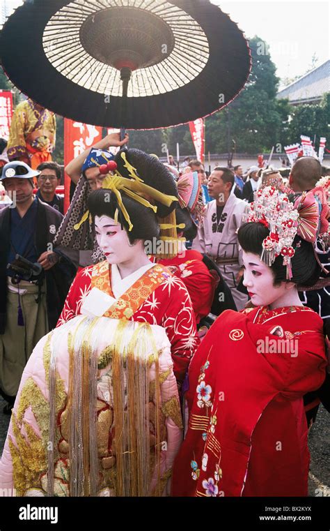 Geishas Hi Res Stock Photography And Images Alamy