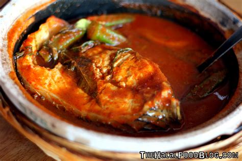 Preparing grilled fish (ikan percik kelantan, ikan percik emas), sandwich, pickles, stuffed chillies (solok lada) and lots of other delicious malay food. Anisofea Asam Pedas Johor Asli - The Halal Food Blog