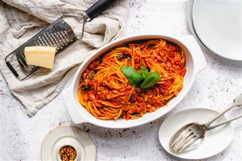 Easy Spaghetti Pomodoro Recipe Et Food Voyage