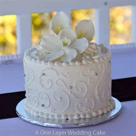 Everything i wish i had known when i made my first wedding cake back in 2009. Smalll One Layer Wedding Cake - Bride St. Louis