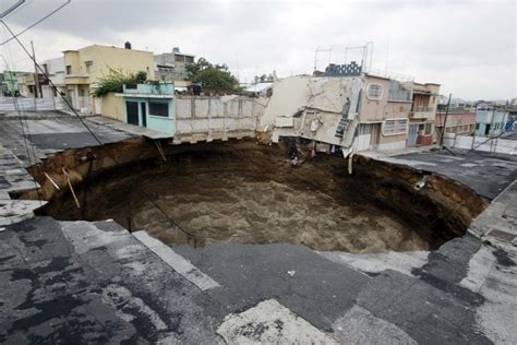 Deep Sinkhole Found Under Womans Bed In Guatemala City Photos Ibtimes