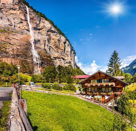 Staubbach-Falls-in-Lauterbrunnen-Switzerland.jpg