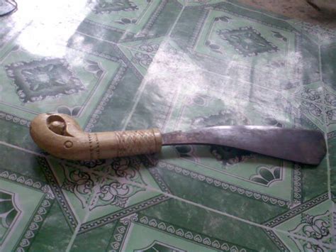 Parang sword iban race from borneo malaysia. TUKANG PARANG SIBU SARAWAK - PARANG ILANG IBAN , PARANG ...
