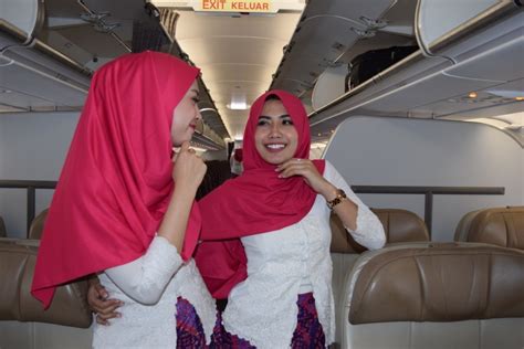 10 Hd Picture Of Gorgeous Flight Attendant Batik Air Aviation Blog And Military