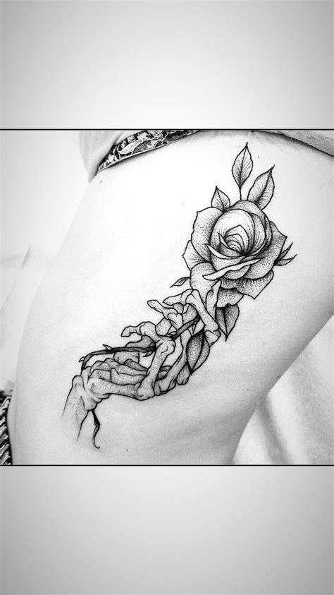 A Black And White Photo Of A Womans Stomach With Roses On It