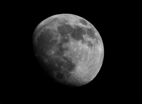 Manche können nicht einschlafen, andere berichten von albträumen. Fast Vollmond Foto & Bild | mondaufnahmen, himmel ...