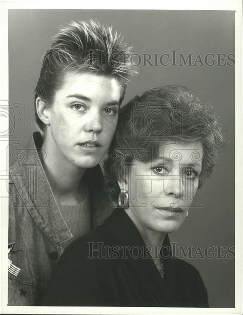 1988 Press Photo Carol Burnett And Carrie Hamilton Star In Hostage On