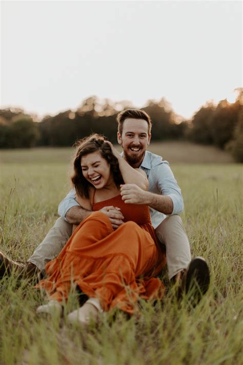 This East Texas Engagement Session Has The Best Golden Hour Vibes