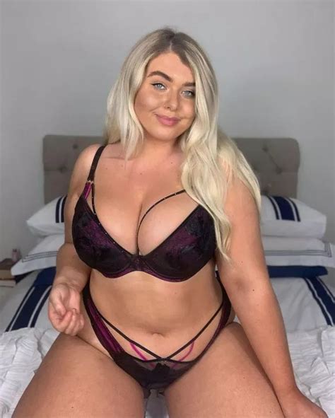 Plus Size Model Talks Onlyfans Weird Dms From Men And Her Mind Blowing Curves