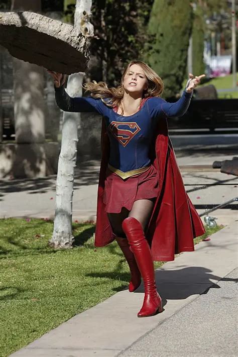 Get Your First Look At The Flash On Supergirl In New Photos And Video Promo