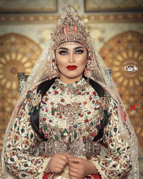 Épinglé par نوسة سهام sur عروس مغربية mariée marocaine caftan mariage costume marié