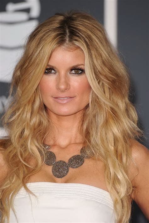 Wavy Hair Sunning Wavy Hairstyles For Any Occasion