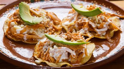 Deliciosas tostadas de tinga de pollo con chipotle una receta fácil Gastrolab