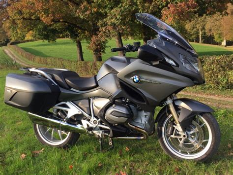 The bmw r 1200 rt is aimed at relaxed cruising, putting the focus back on enjoying the ride more than arriving at the destination. BMW R1200RT LC 1200 cm3, 2015 god.