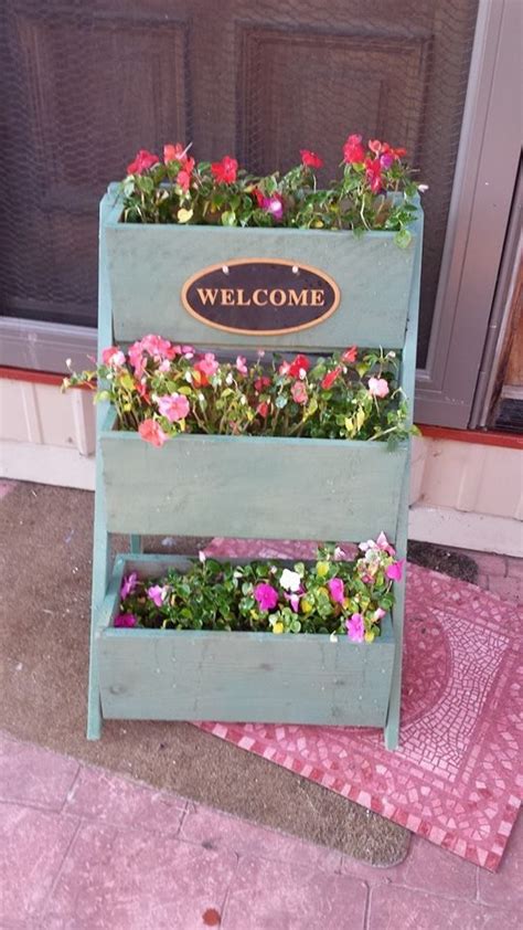 These cedar planter box plans use a snapfence frame that literally snaps together, making this a simple build even for new diyers. Cedar Planter | Do It Yourself Home Projects from Ana ...