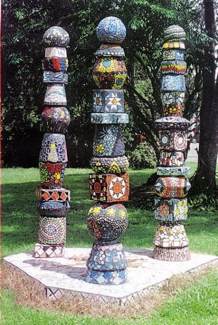 Fabulous Totem Poles Mosaic Garden Art Mosaic Art Mosaic Glass Mosiac Garden Whimsy Diy