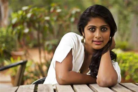 Malayalam Actor Vinutha Lal Ready To Flaunt Her Sexy Side Bollywood