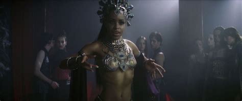 Aaliyah Nue dans La reine des damnés
