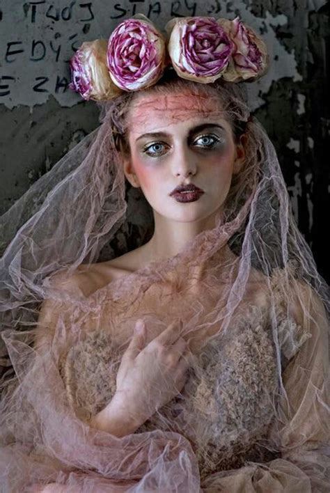 Flowers In Her Hair Dark Beauty Gothic Beauty Maquillage Halloween Halloween Makeup