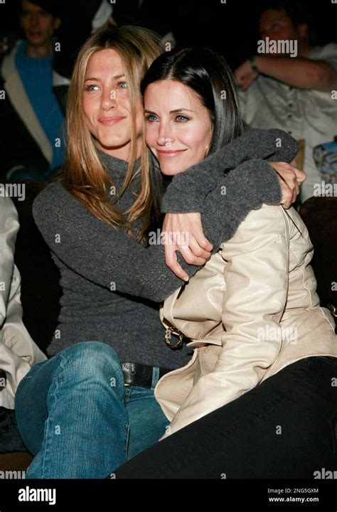 Jennifer Aniston Left And Courteney Cox Pose Together At The Premiere