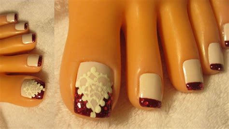 Diseños de uñas para pies. Rojo intenso uñas decoradas de los pies mandalas/fall & winter pedicure | Diseños de uñas pies ...