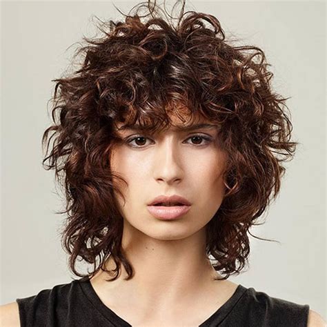 The faded sides and back give an androgynous vibe, while the forward bang on top leaves some feminine aspects to the style. 29 Androgynous Haircuts That Are All The Rage In 2019 ...