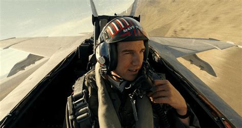 Movie Critics Gush Over Tom Cruises Return In Top Gun Sequel