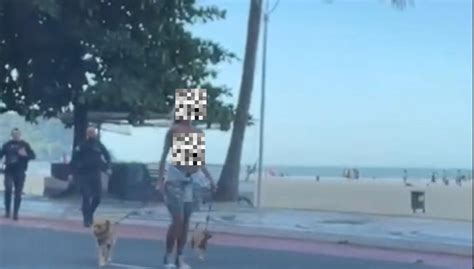 Mulher faz topless ao passear com cães na Avenida Atlântica e acaba detida
