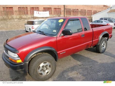 Dark Cherry Red Metallic 2001 Chevrolet S10 Ls Extended Cab 4x4