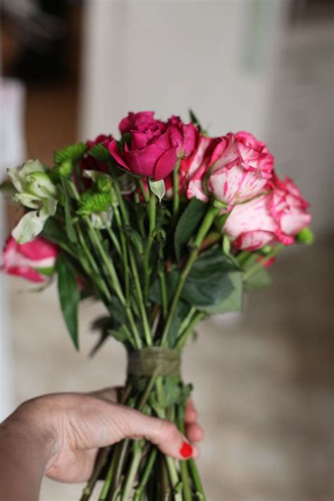 You can't help but smile. Arranging Grocery Store Flowers | Flower arrangements ...