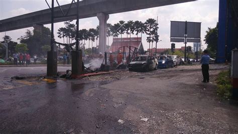 Same can be said to amcorp mall near taman jaya. (UPDATE) #AmcorpMall: Fire Near Taman Jaya LRT Station Due ...
