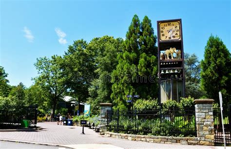 Entrance Of The Smithsonian National Zoo Dc Usa Editorial Stock Image