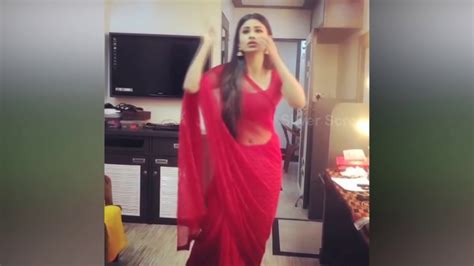Naagin 2 Actress Mouni Roy Dance In Saree At Home Youtube