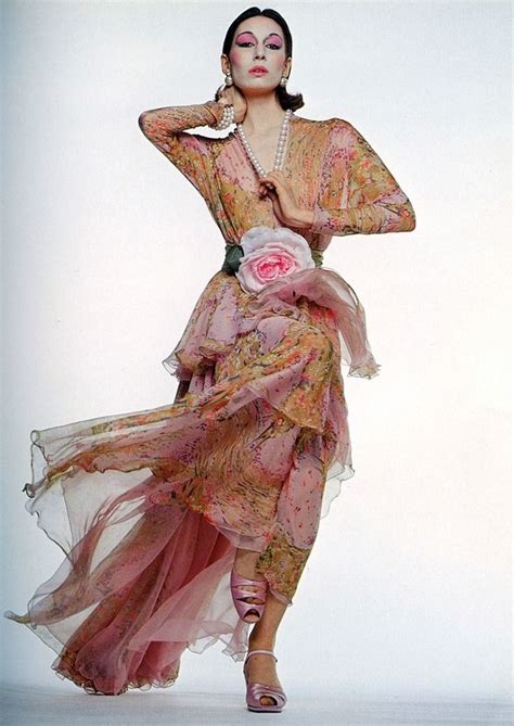 Anjelica Huston In Valentino Fashion History Vintage Outfits