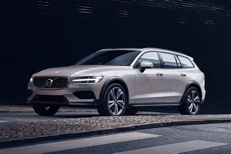 Discover the versatile and dynamic v60 cross country estate. 2020 Volvo V60 Cross Country D4 Review : Quick Spin | GearOpen